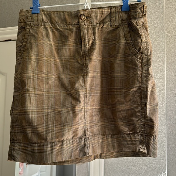 Gap mini skirt, size 2, neutral plaid with browns - Picture 3 of 3